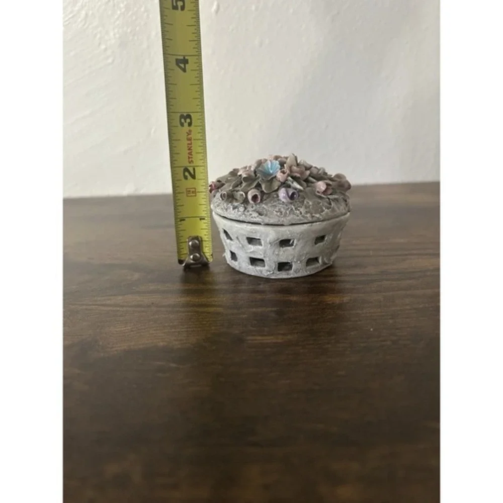 Detailed‎ Ornate Visconti Mollica CAPODIMONTE 3-D Floral Lidded Ceramic Dish